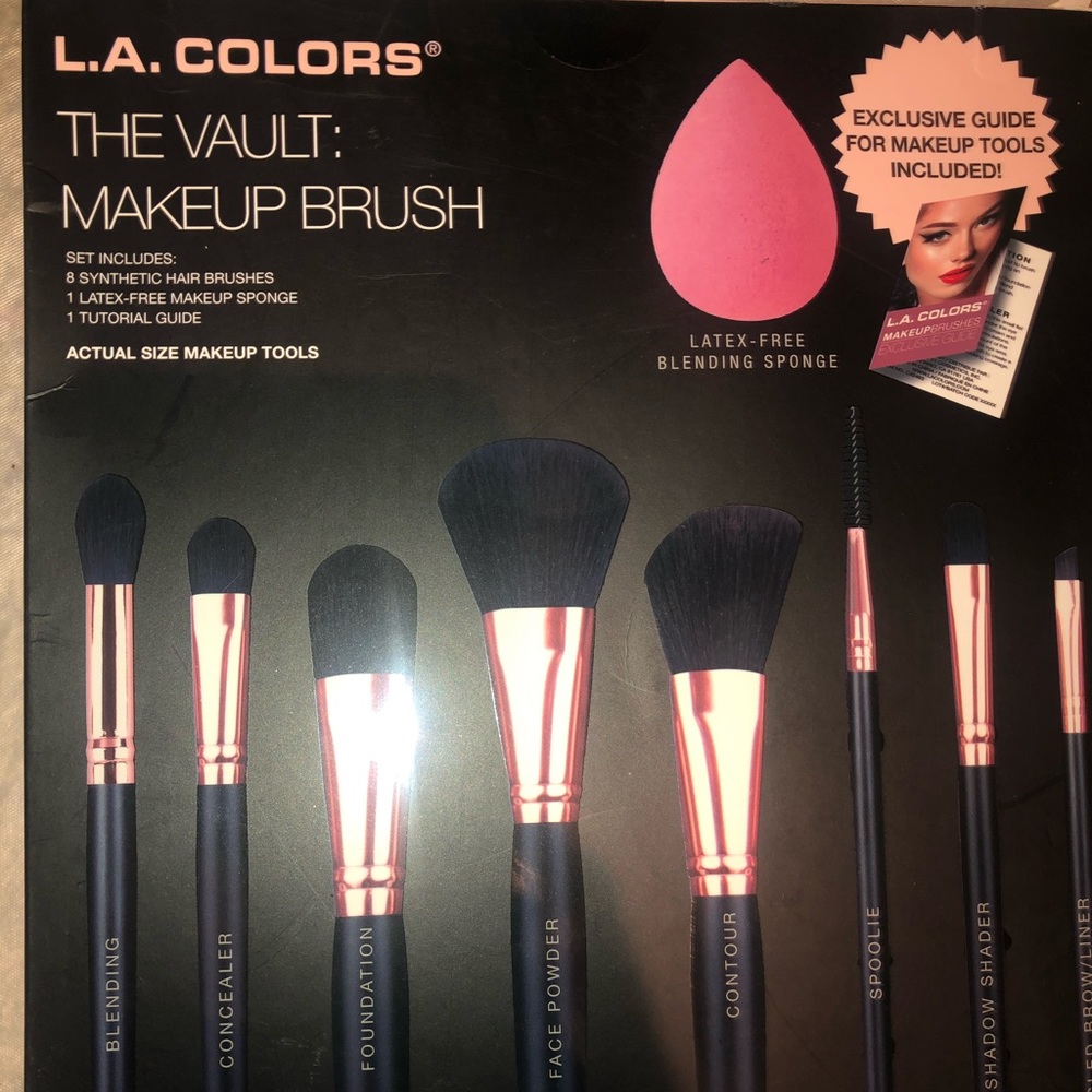 L.A. Colors The Vault Makeup Brush Set